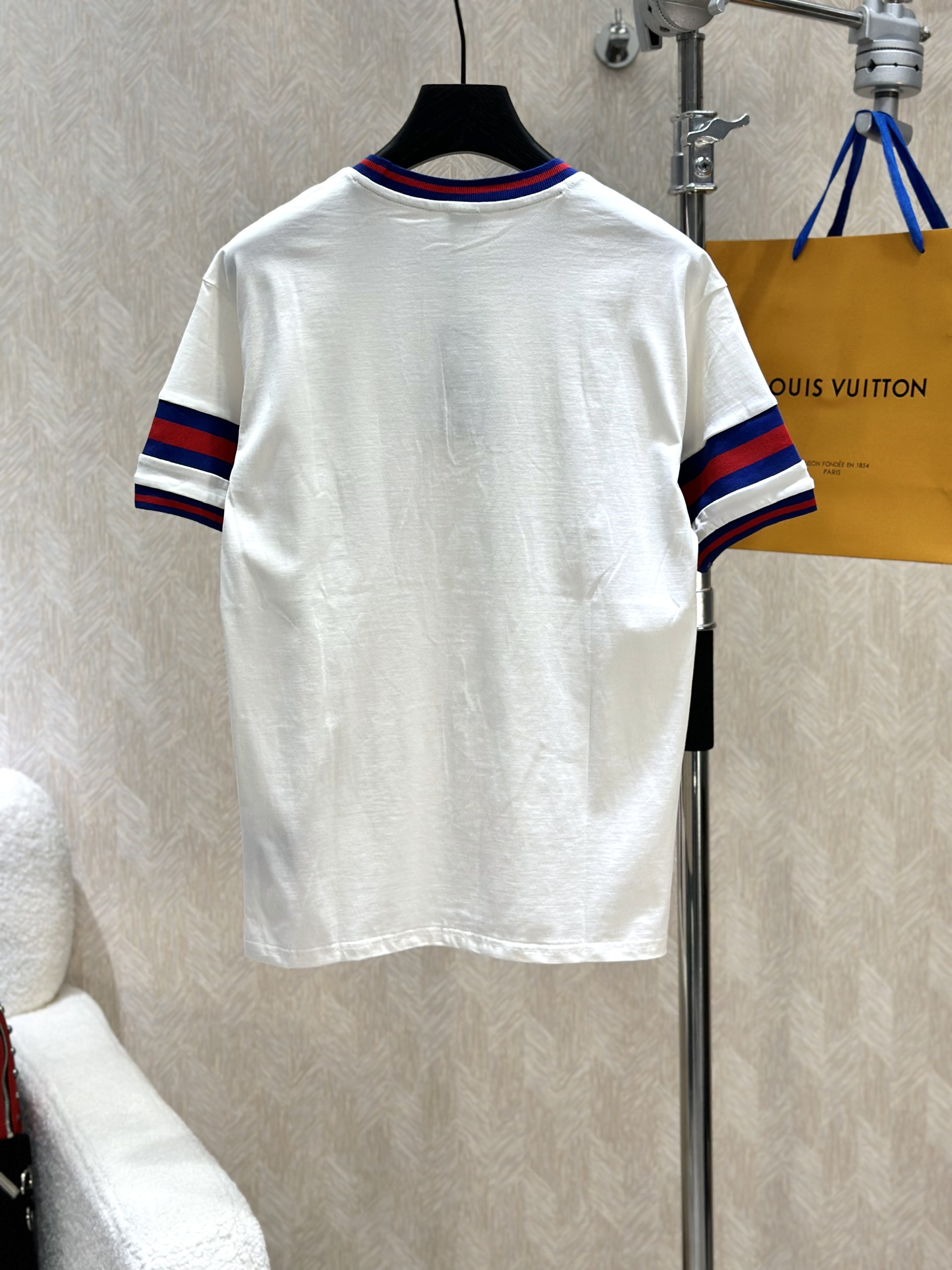 Áo phông T-shirt Saint Laurent YSL logo chữ thêu ngực kẻ sọc Xanh Đỏ viền cổ tay Like Auth on web VTN